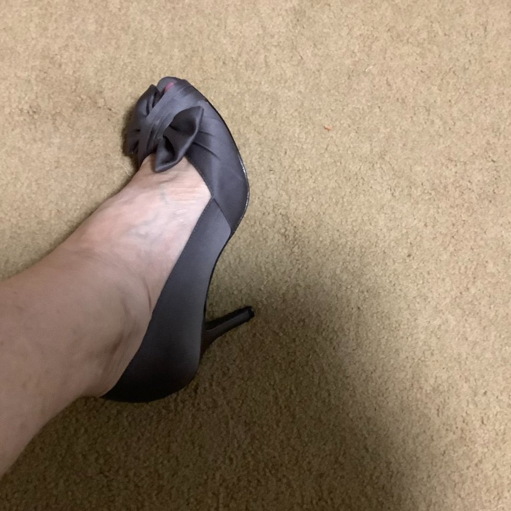 Nina Forbes Satin Peep Toe Shoes, Steel Luster, Size 5 - Picture 8 of 8